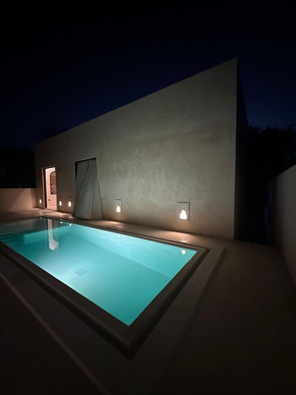 Swimming pool