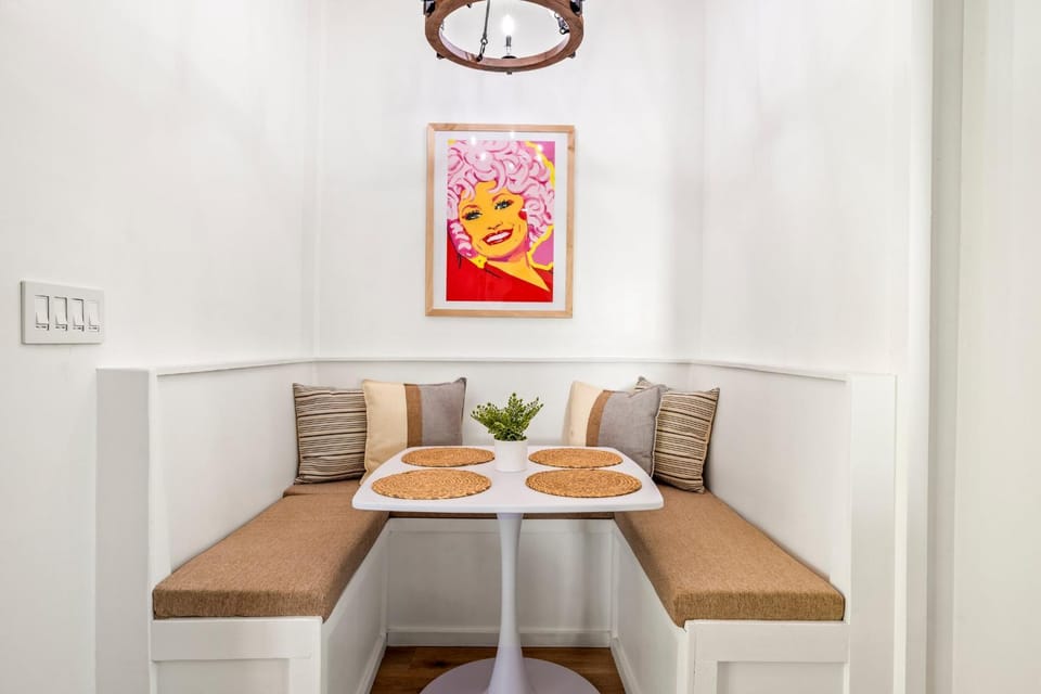 Seating area, Dining area
