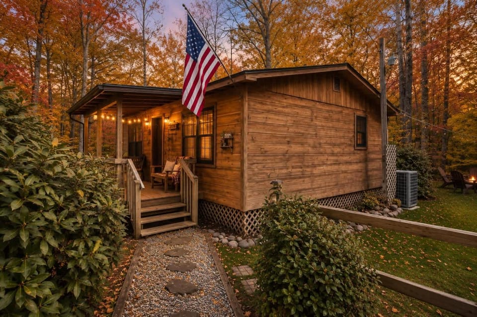 Outdoor Paradise on the Creek - Jacuzzi - Stocked House in Cosby