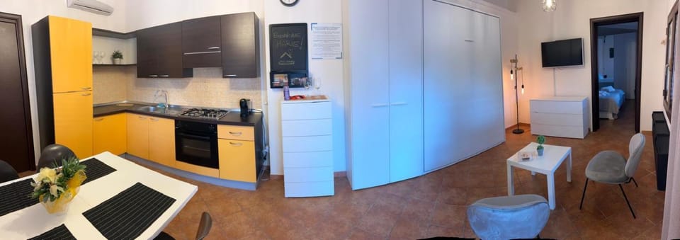 TV and multimedia, Kitchen or kitchenette, Seating area, stove