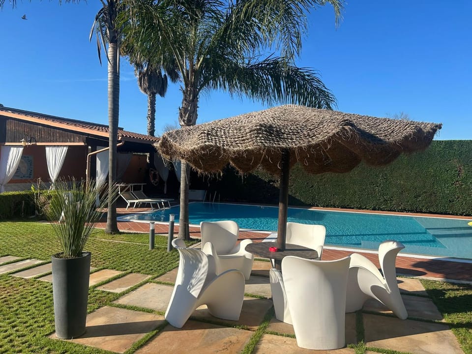 Garden view, Pool view, Swimming pool, sunbed