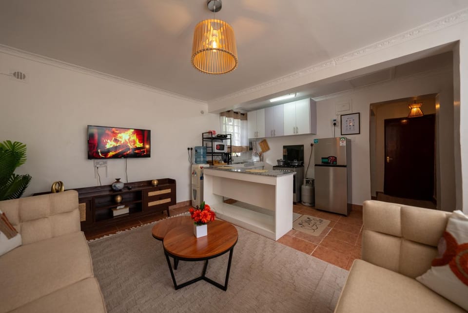TV and multimedia, Coffee/tea facilities, Kitchen or kitchenette, Living room, Seating area, Dining area, oven, toaster