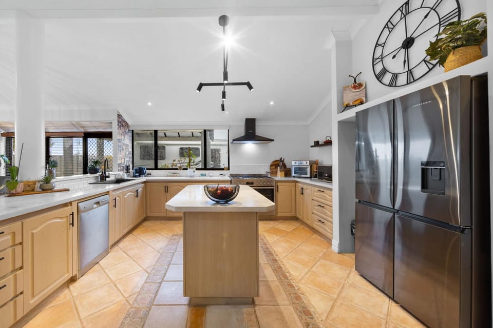 Coastal Retreat with Pool Alfresco & Family Comfo House in Perth