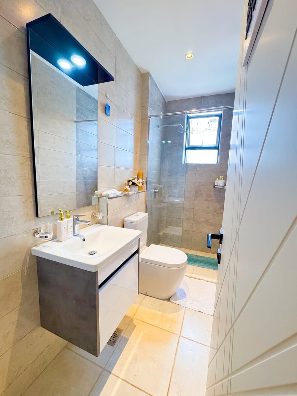 Cozy 1BR Getaway, Gym, Pool & City Convenience Apartment in Nairobi County