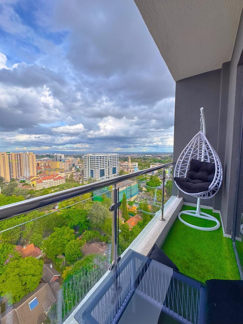 Cozy 1BR Getaway, Gym, Pool & City Convenience Apartment in Nairobi County