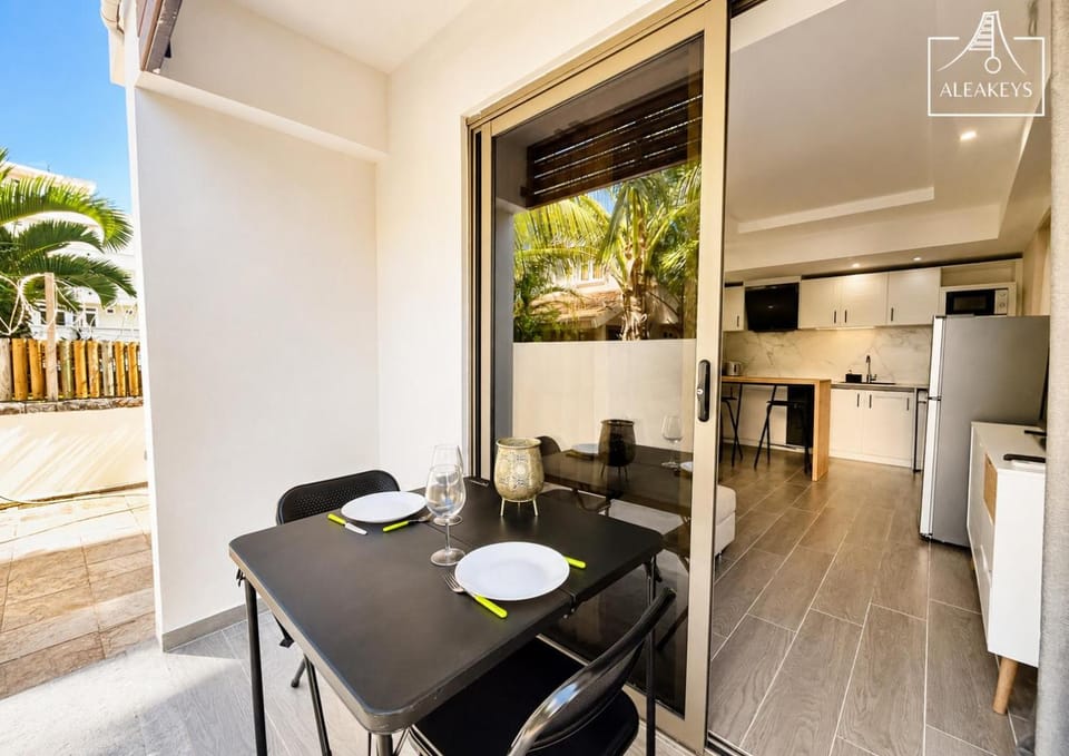Sunset Apt moderne à 2 min de la plage, clim, piscine Apartment in Flic en Flac