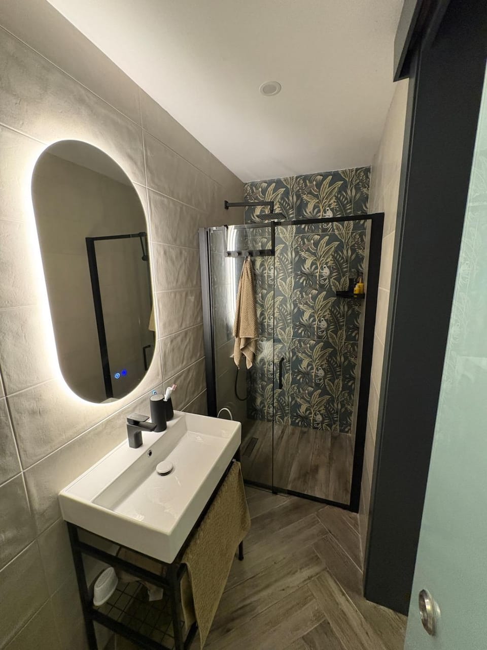 Shower, Bathroom, towels