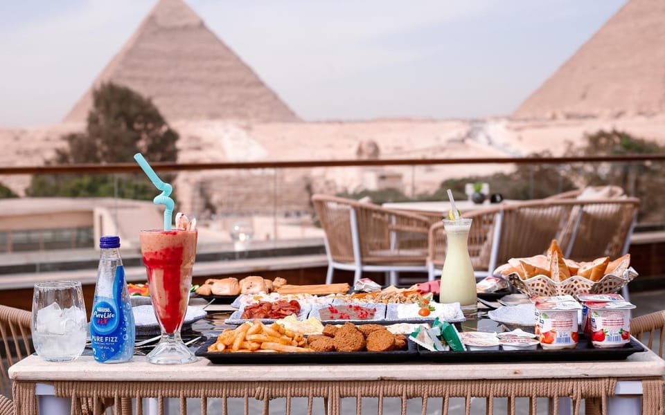 Restaurant/places to eat, Day, Natural landscape, View (from property/room), Food and drinks, Dining area, Food, Mountain view, Breakfast, Continental breakfast, Buffet breakfast, Lunch, Drinks