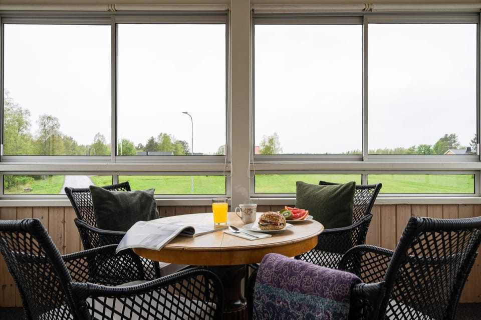 Guestly Homes - 3BR Spacious Coastal Stay Apartment in Norrbotten County, Sweden