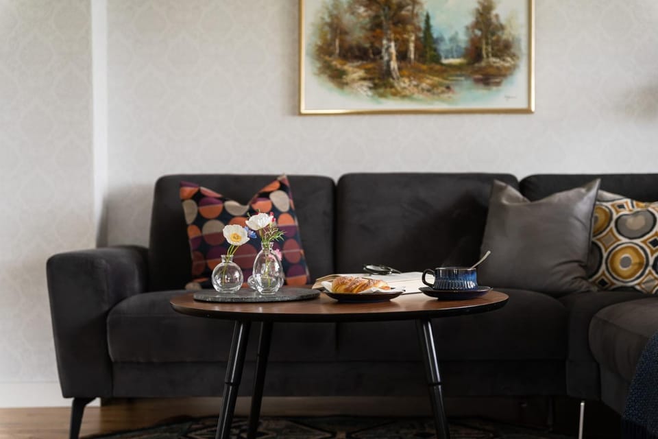 Guestly Homes - 3BR Spacious Coastal Stay Apartment in Norrbotten County, Sweden