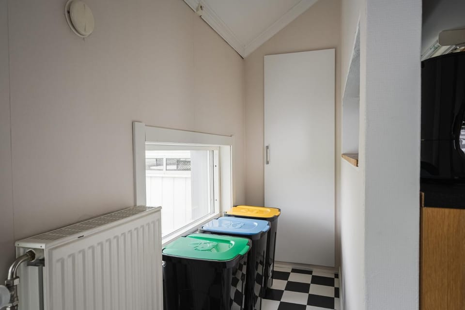 Guestly Homes - 3BR Spacious Coastal Stay Apartment in Norrbotten County, Sweden