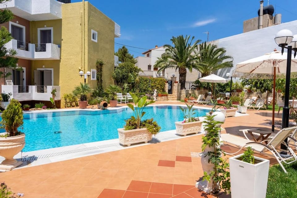 Garden, Swimming pool, sunbed
