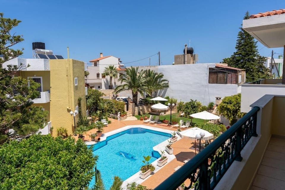 Garden view, Swimming pool, sunbed