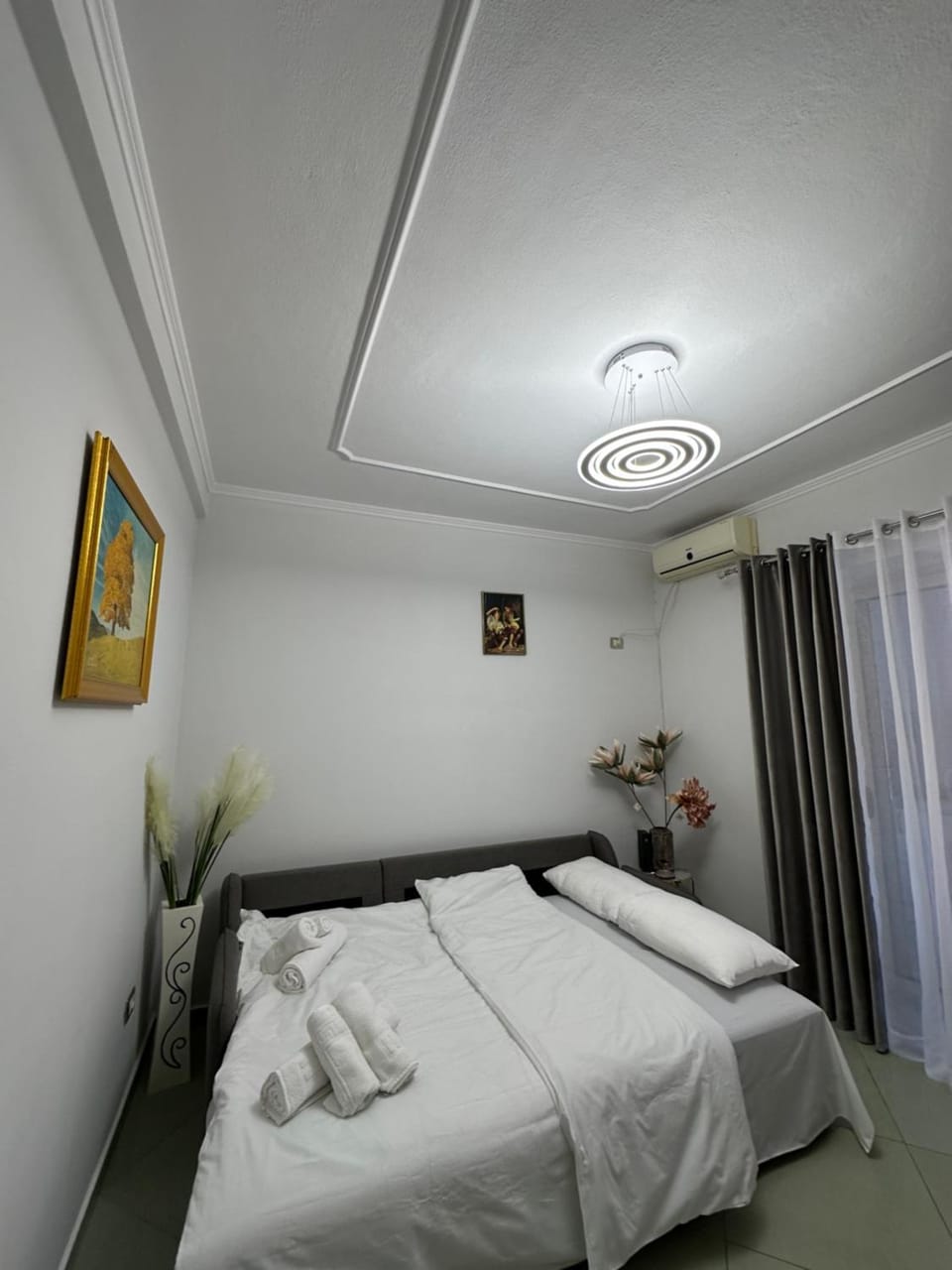 Bed, Living room