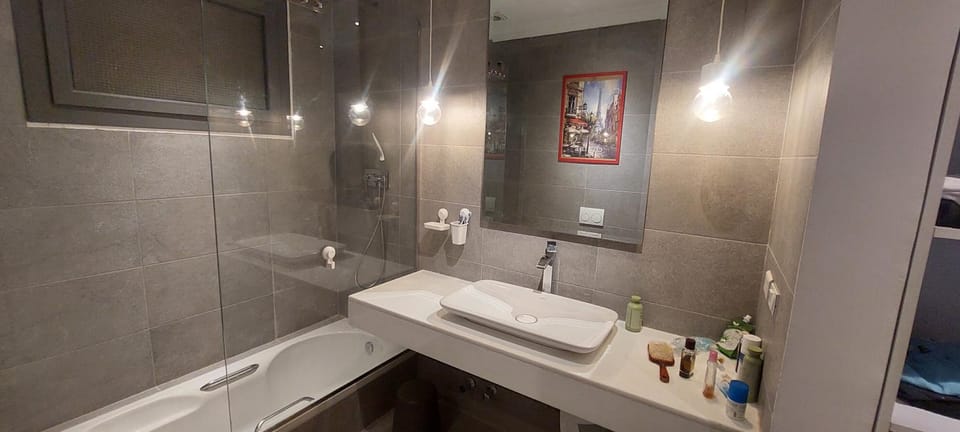 رووف للايجار بشارع التسعين الجنوبي القاهرة الجديدة Apartment in New Cairo City