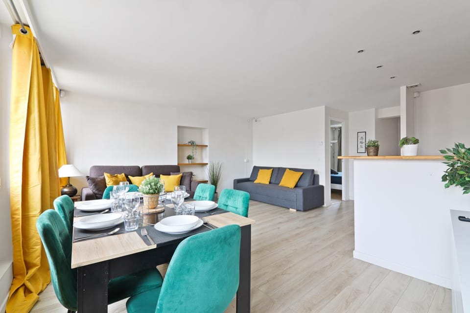 Living room, Seating area, Dining area