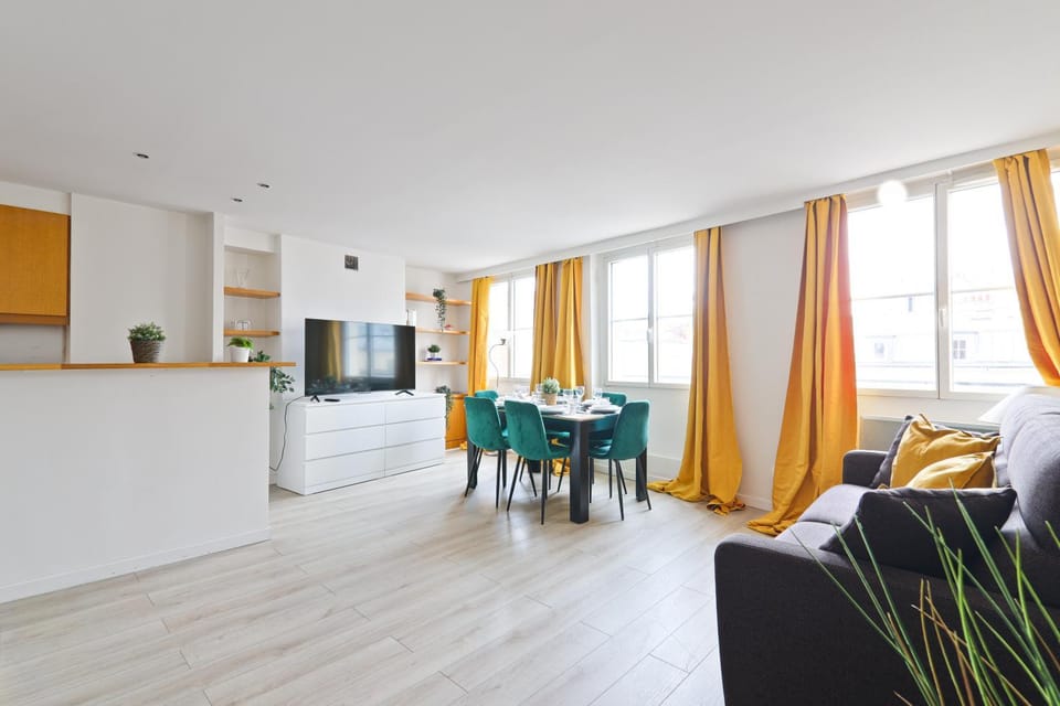 Kitchen or kitchenette, Living room, Dining area