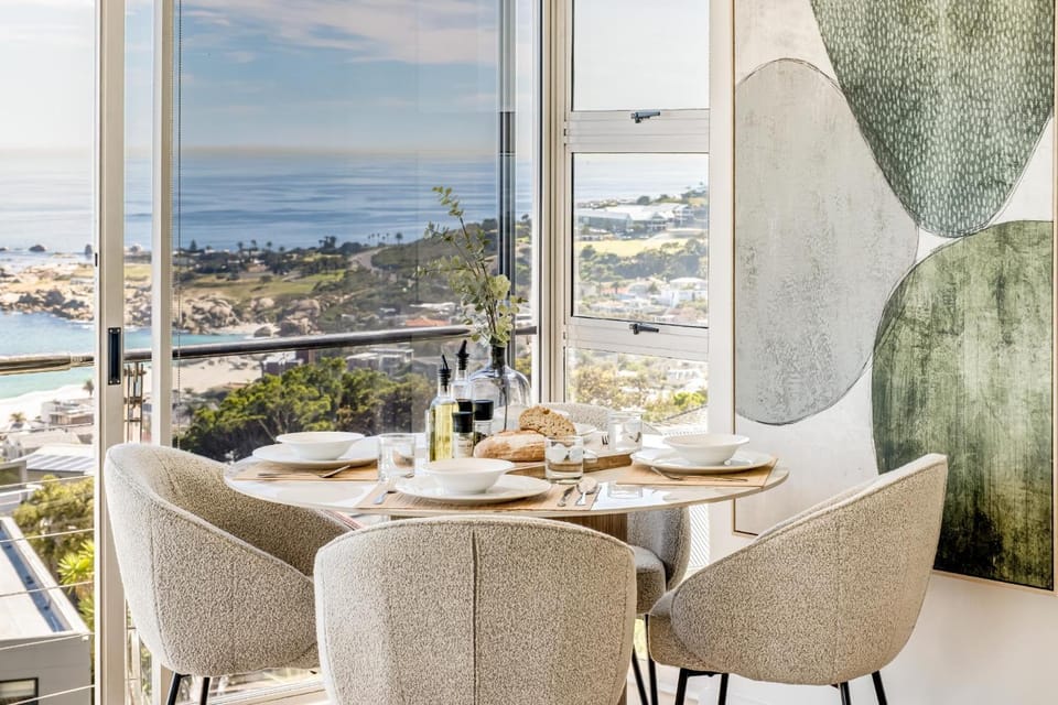 Seating area, Dining area, Sea view