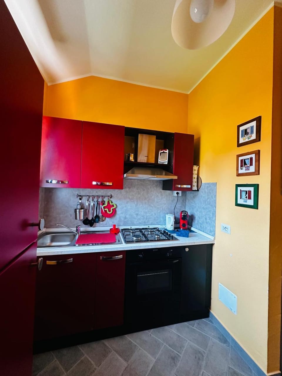 Kitchen or kitchenette
