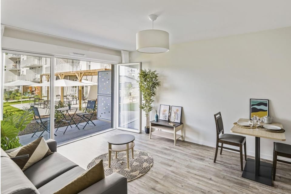 Patio, Balcony/Terrace, Balcony/Terrace, Living room