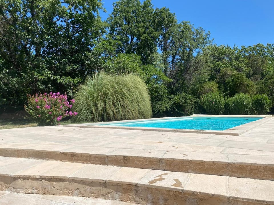 Villa familiale avec studio et piscine, Villecroze House in Salernes