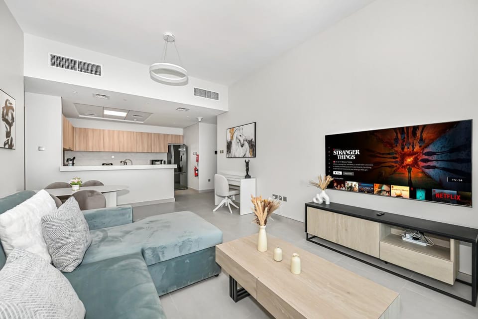 TV and multimedia, Kitchen or kitchenette, Living room, Seating area, Dining area, oven