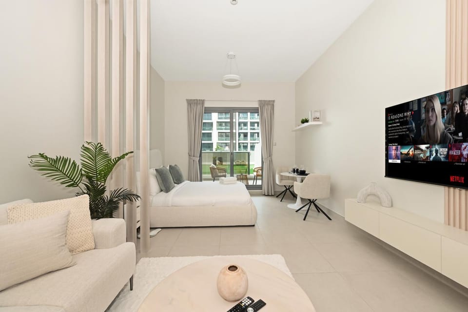 Bed, TV and multimedia, Balcony/Terrace, Living room, Photo of the whole room, Seating area