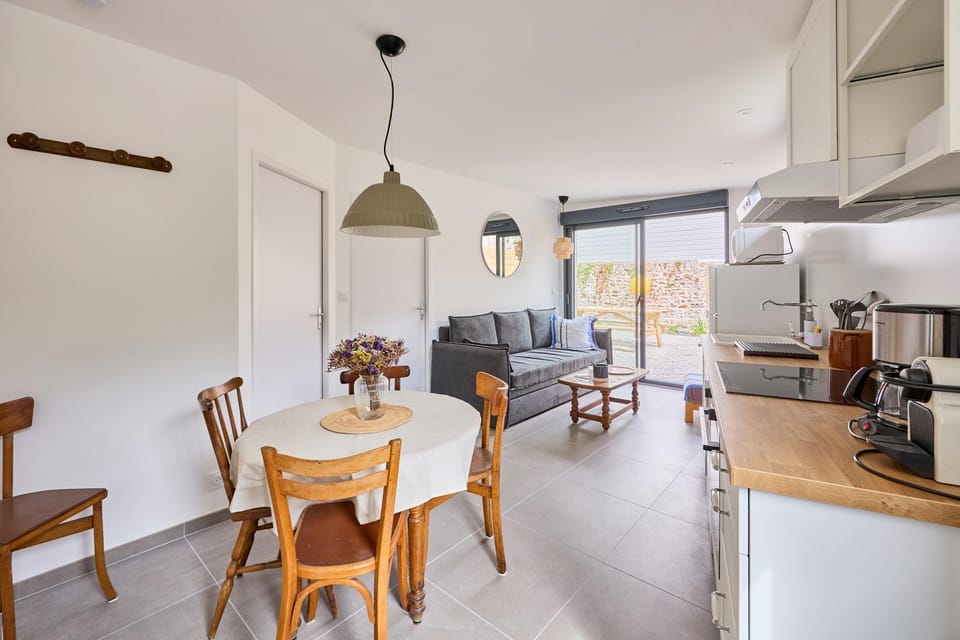 Kitchen or kitchenette, Living room