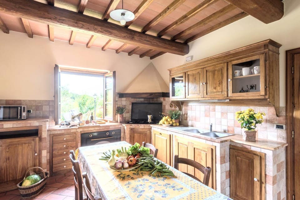 Kitchen or kitchenette, Dining area, oven, stove