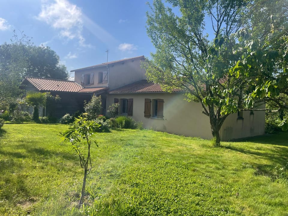Echappée belle verdoyante 20 kms du Puy Vacation rental in Nouvelle-Aquitaine