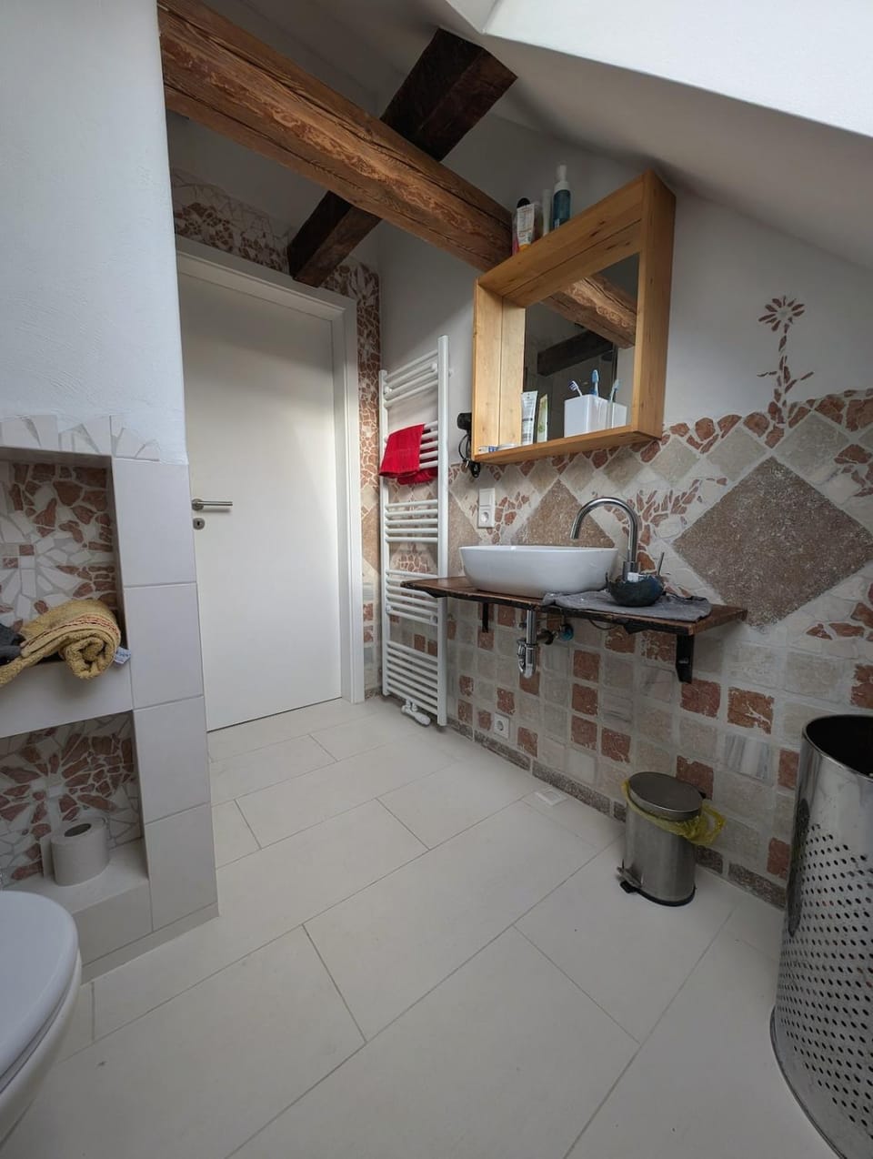 Bathroom, towels
