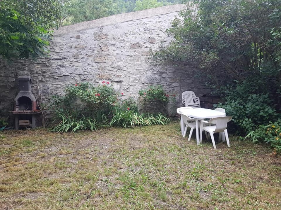 Vacances en pays cathare réservable du samedi au samedi les mois de Juillet et Aout House in Occitanie