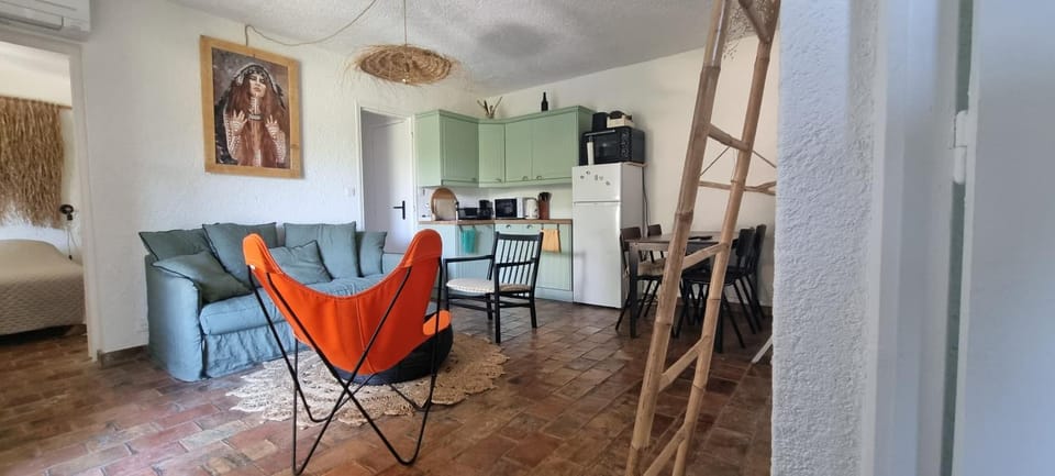TV and multimedia, Kitchen or kitchenette, Living room, Dining area