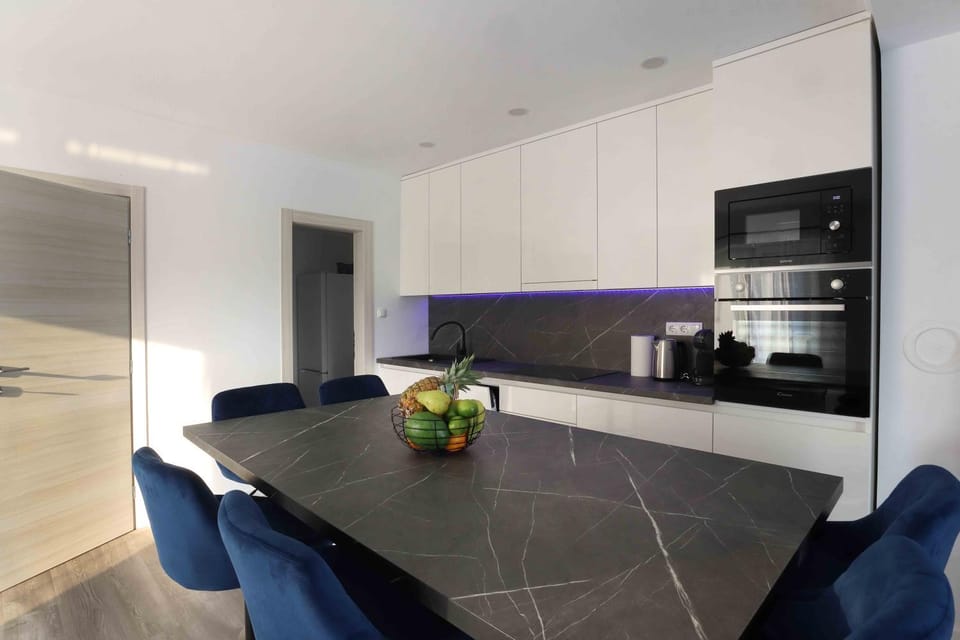 Kitchen or kitchenette, Dining area, stove