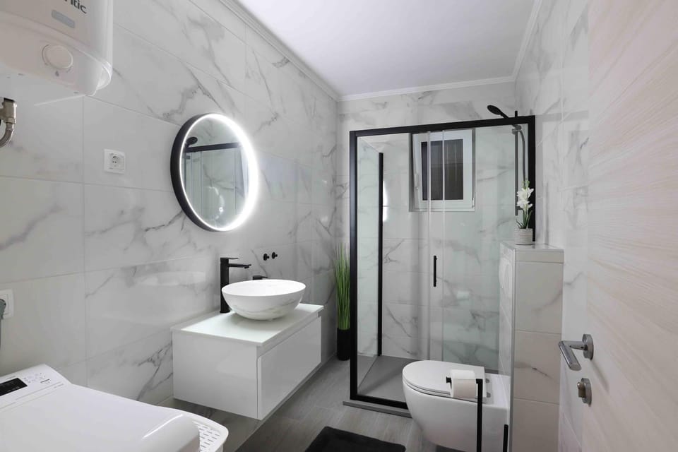Shower, Toilet, Bathroom, towels