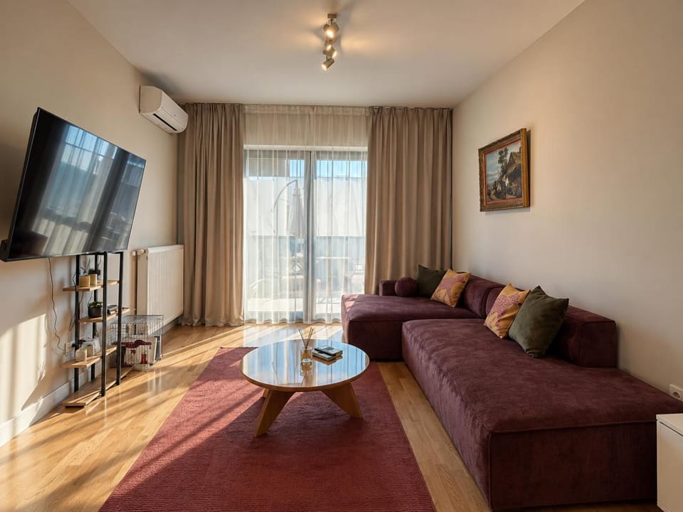 Communal lounge/ TV room, TV and multimedia, Living room, Seating area, Evening entertainment, air conditioner