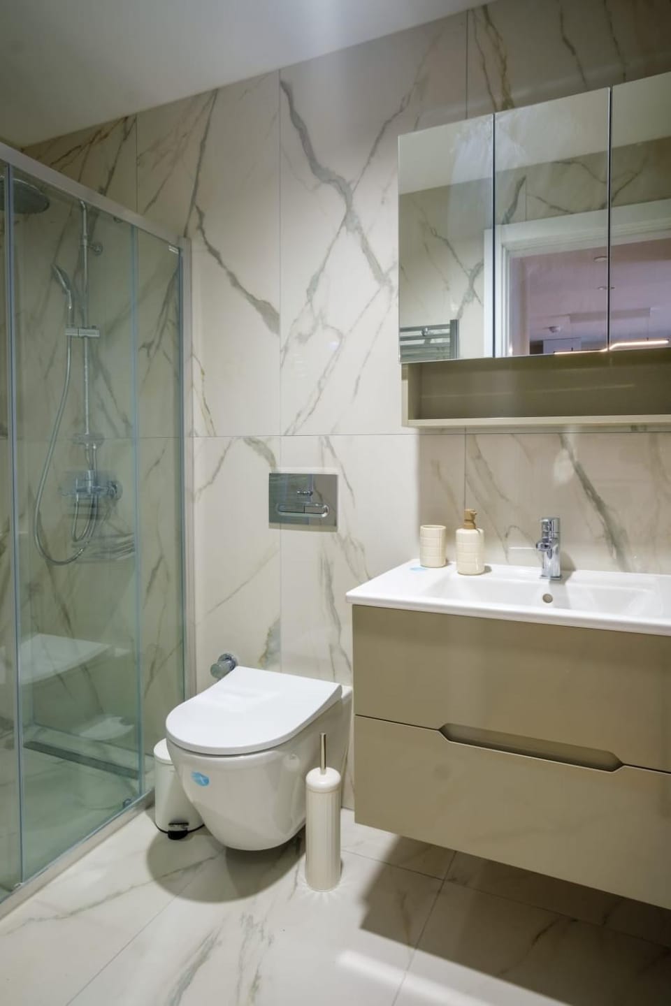 Shower, Toilet, Bathroom, bidet, towels