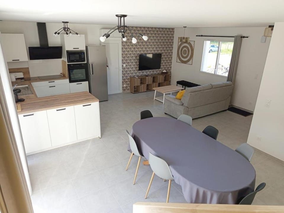 TV and multimedia, Living room, Dining area, dishwasher, oven, stove