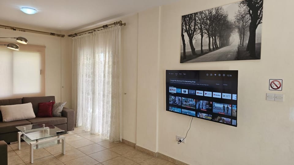 Communal lounge/ TV room, Living room