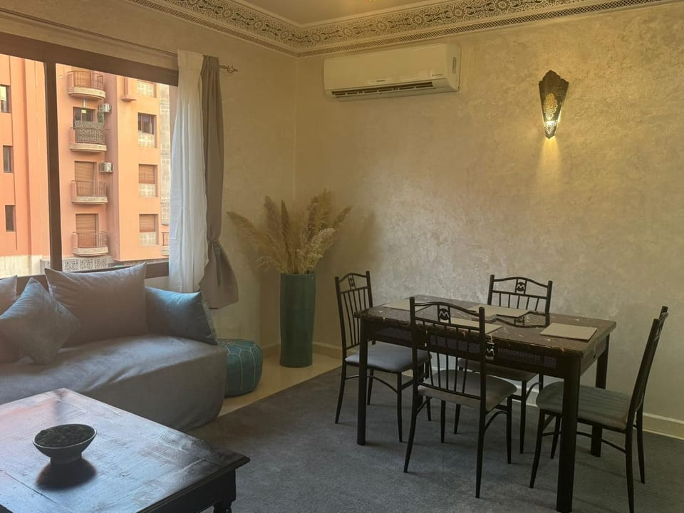 Living room, Dining area, air conditioner
