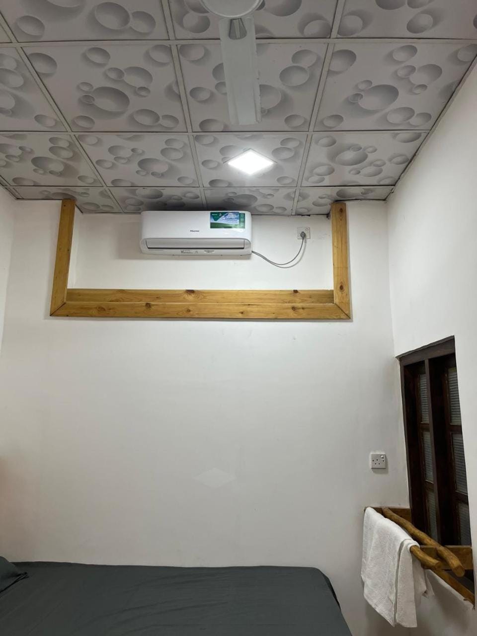 Bed, air conditioner