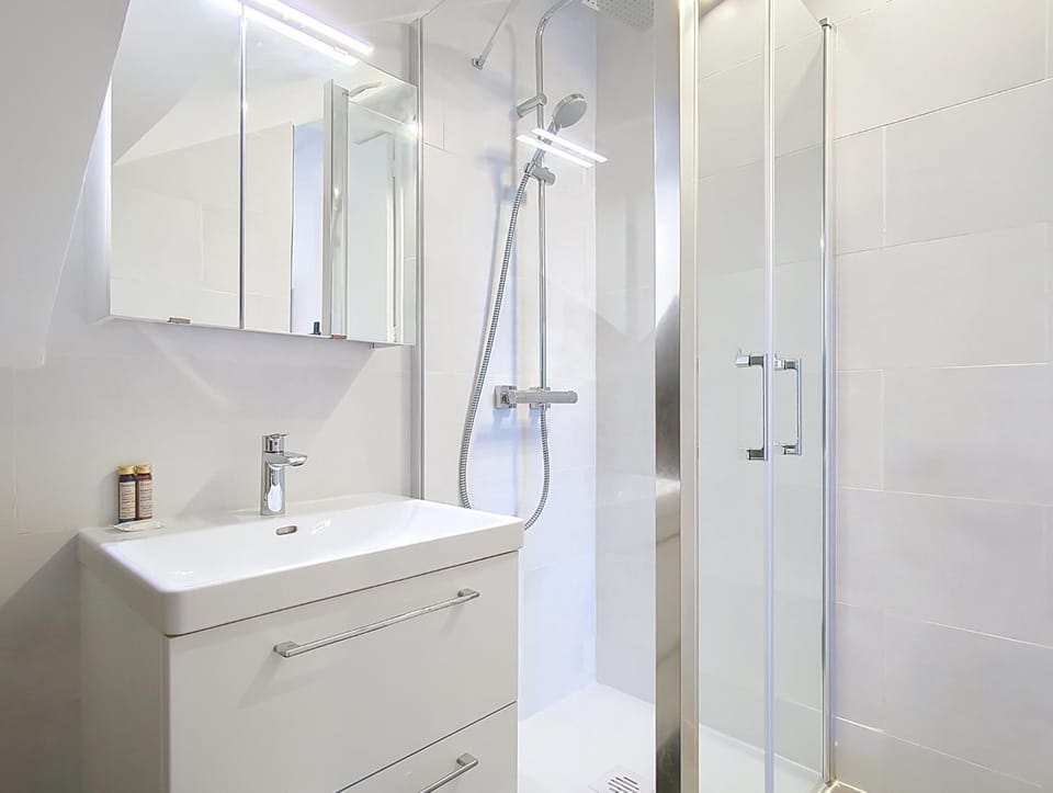 Shower, Bathroom
