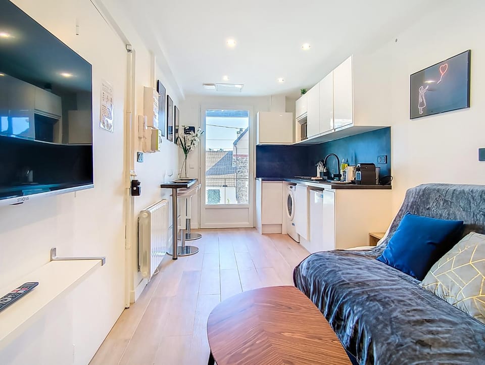 TV and multimedia, Kitchen or kitchenette, Living room