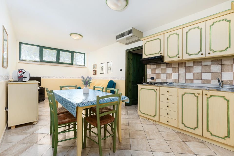 Property building, Kitchen or kitchenette, Living room