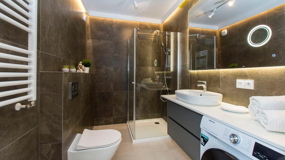 Shower, Toilet, Bathroom, washing machine