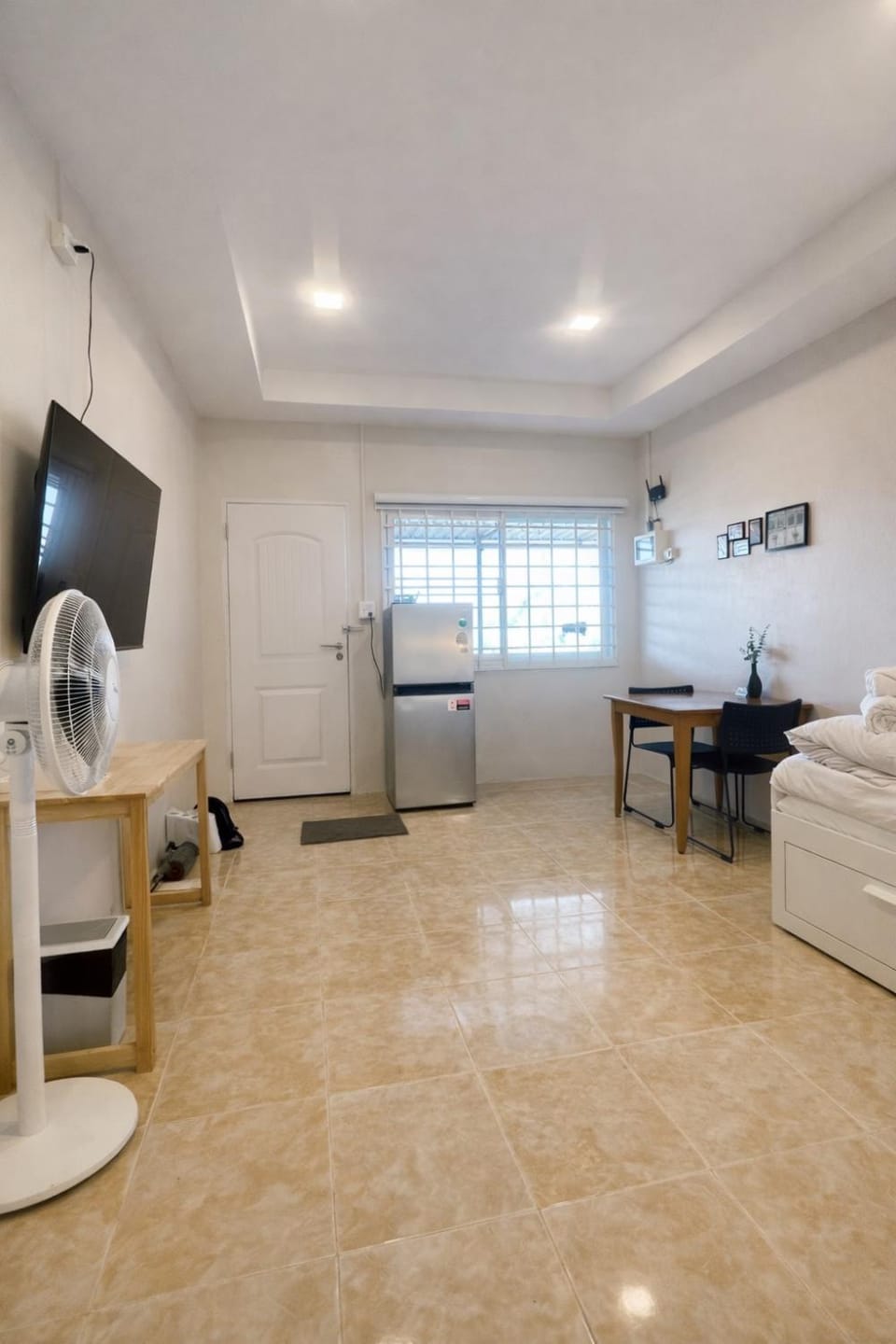 Communal lounge/ TV room, Bed, TV and multimedia, Kitchen or kitchenette, Living room, Photo of the whole room, Seating area, Dining area, Evening entertainment, Bedroom, minibar, air conditioner