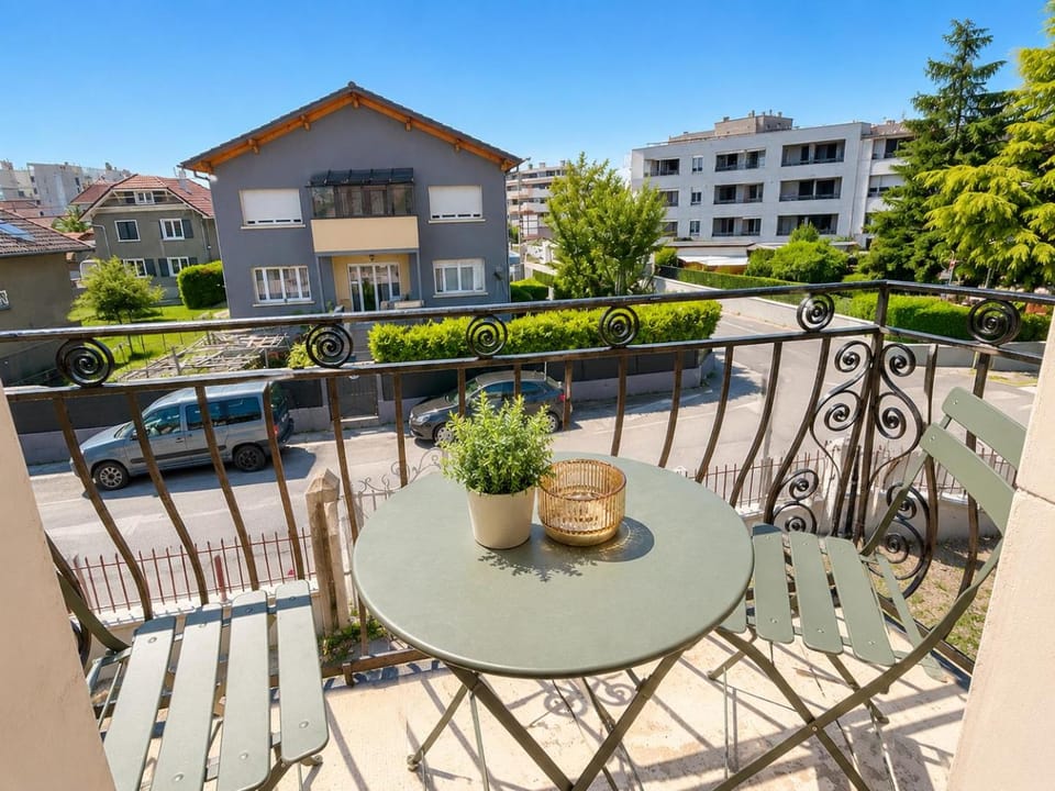 M112 Superbe T4 spacieux avec balcon, proche de Genève Apartment in Annemasse