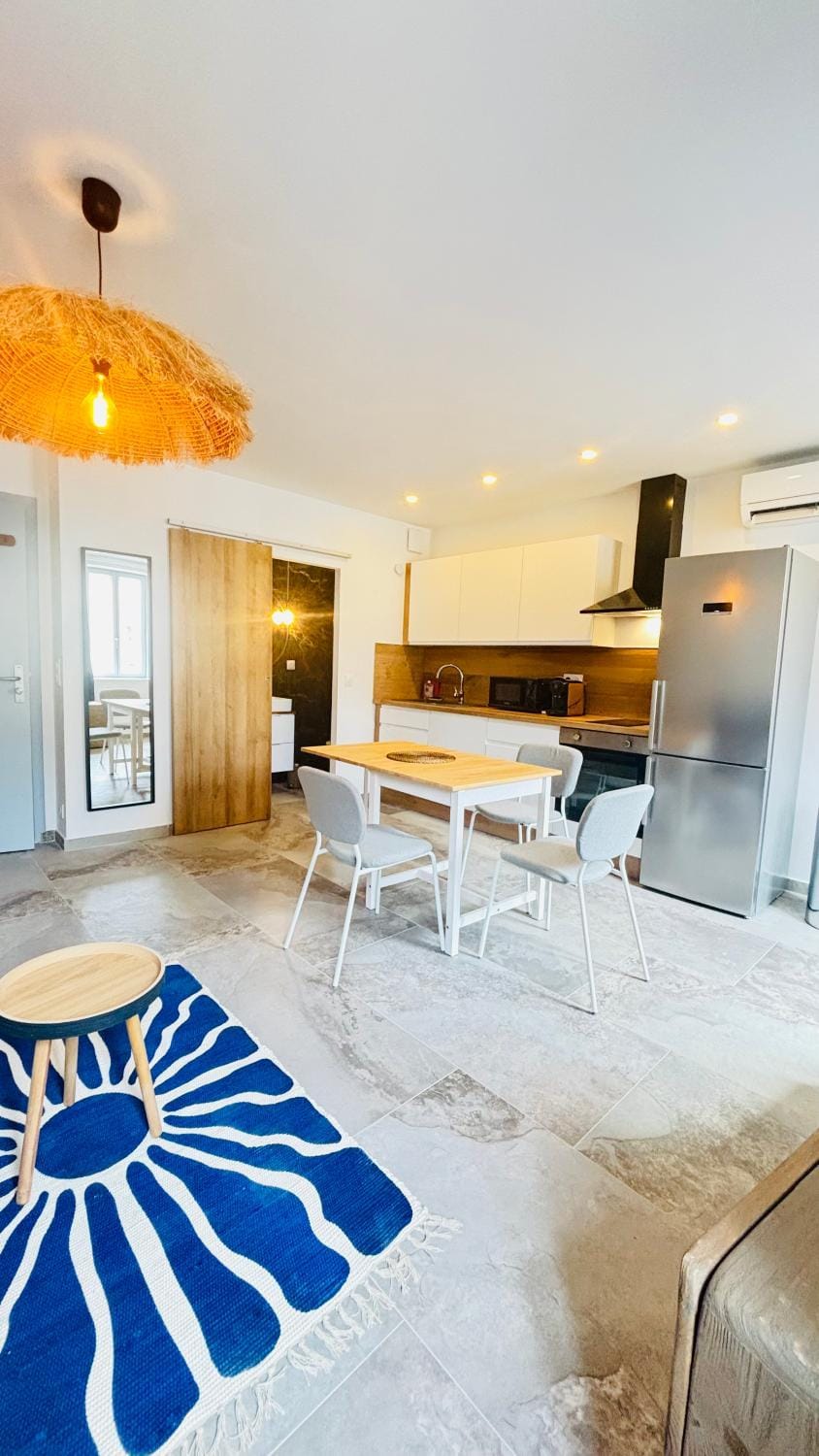 TV and multimedia, Kitchen or kitchenette, Dining area, oven