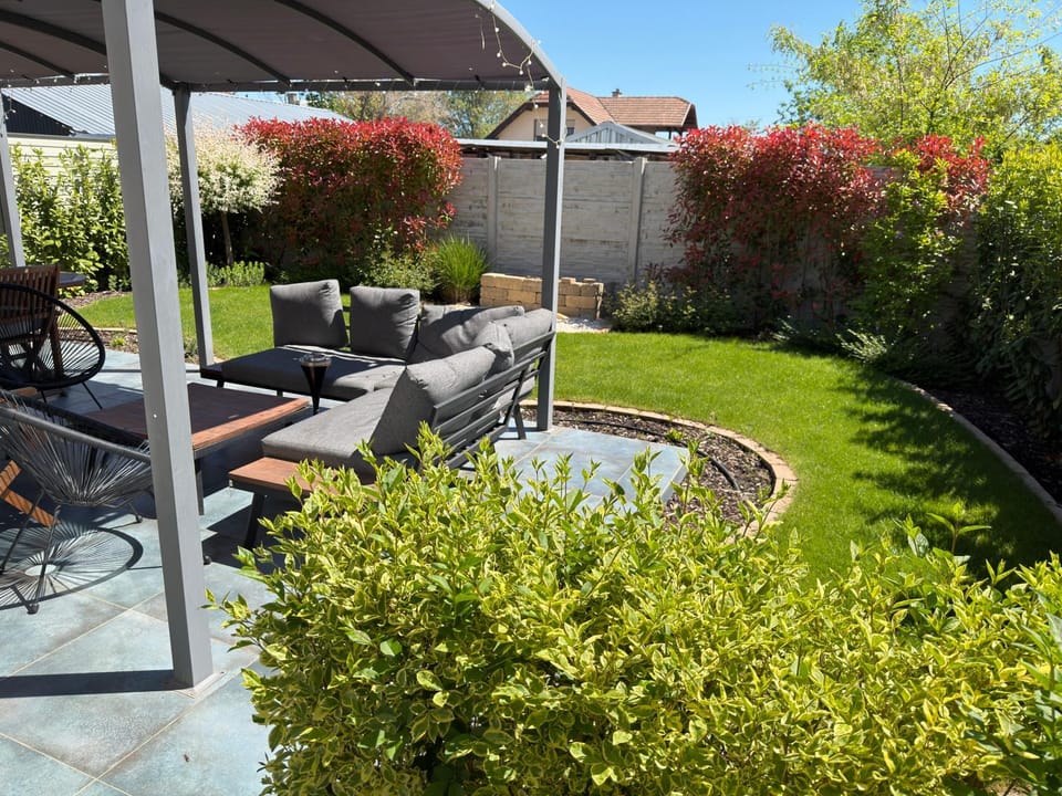 Balcony/Terrace, Garden view