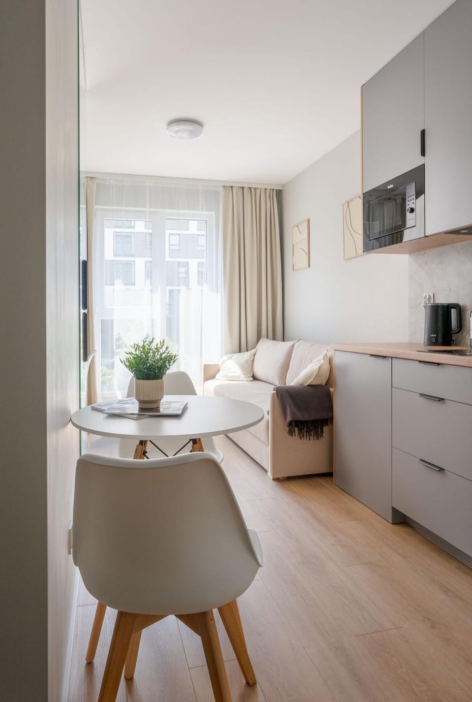 Bed, Kitchen or kitchenette, Photo of the whole room, Dining area, Bedroom